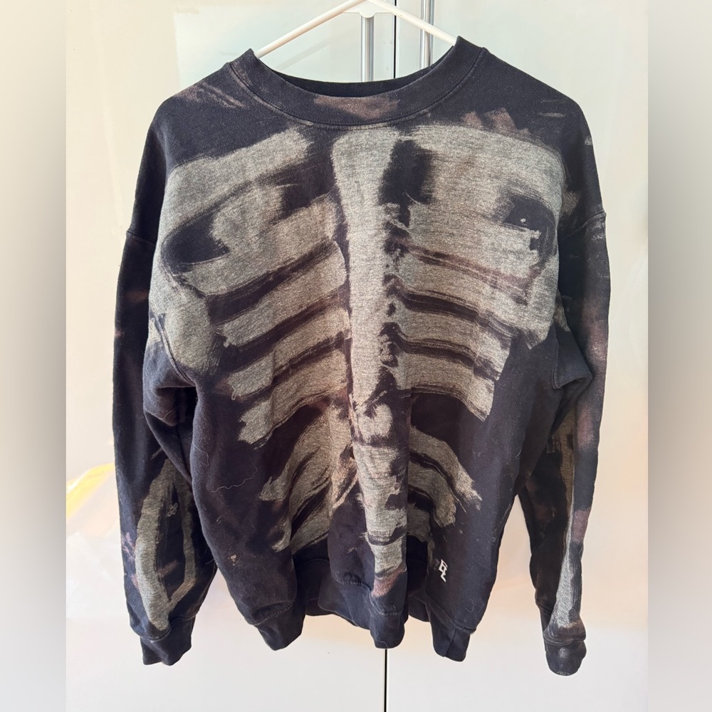 Men's Black and Gray Graphic Crewneck Sweater